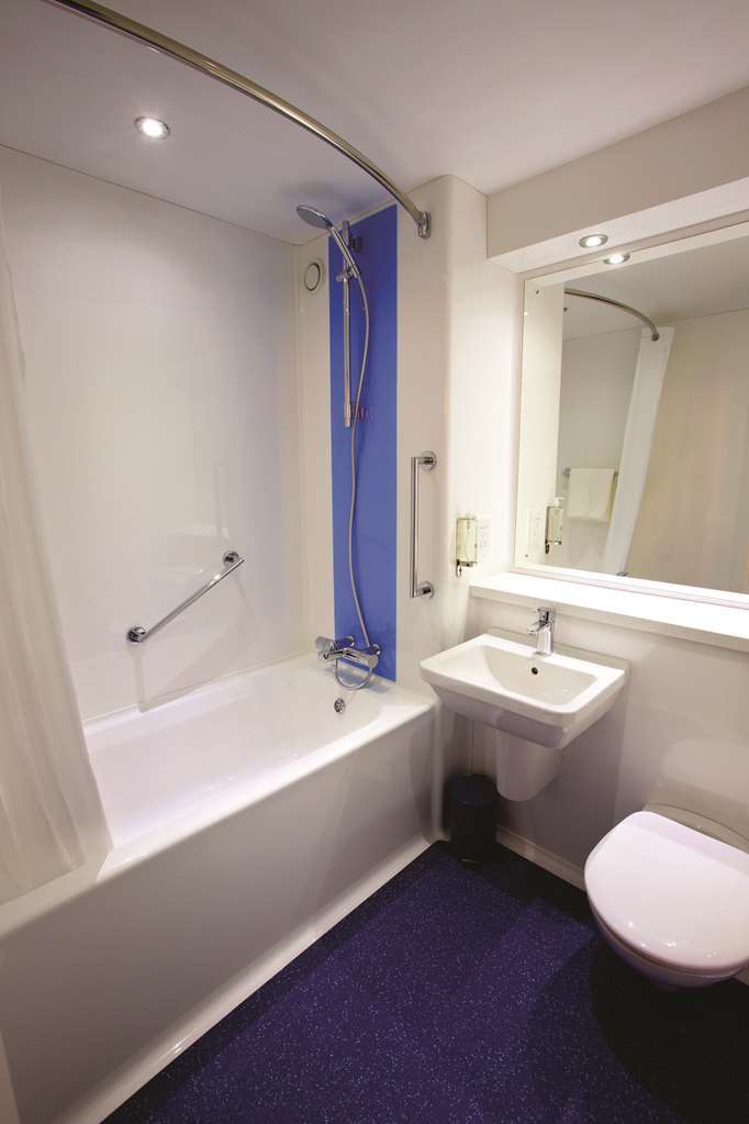 Travelodge Cheltenham Quarto foto
