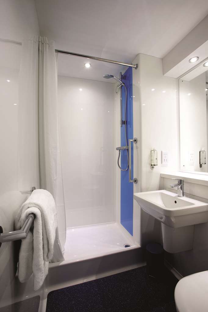 Travelodge Cheltenham Quarto foto